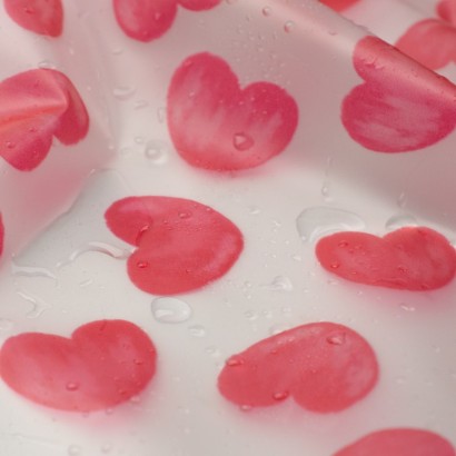 Tela de impermeable corazones textua