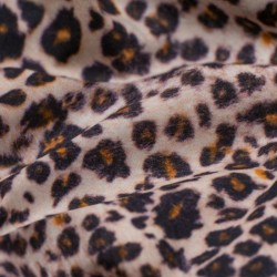 Tela de algodón animal print leopardo detalle