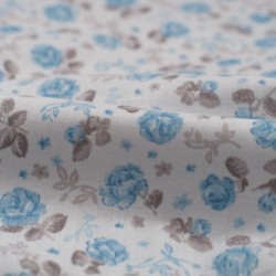Tela de sábana flor azul y gris detalle