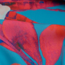 Tela de crepé flor narciso detalle