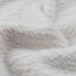 Tela de coralina lisa detalle blanco roto