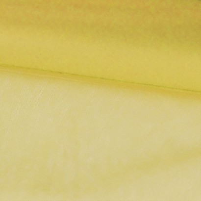 Tela de tul fino lomo amarillo pálido
