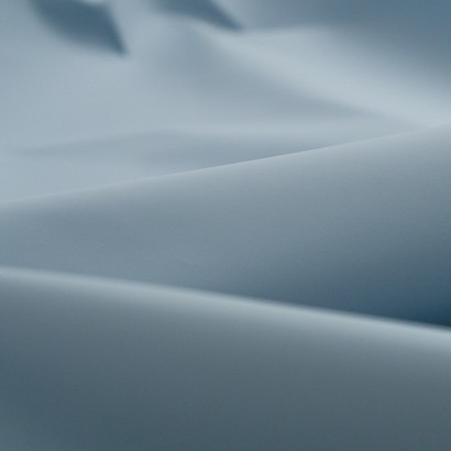 Tela de impermeable tonos detalle lisos  azul ceniza