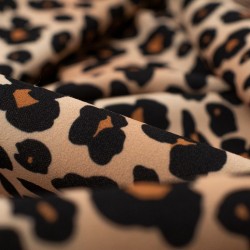 Tela de animal print Africa detalle