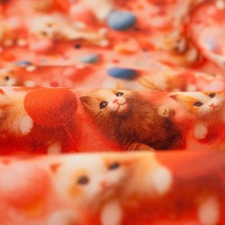 Tela de algodón gatos y pelotas detalle