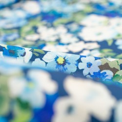 Tela de licra floral petunias detalle