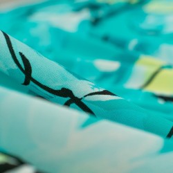 Tela de malla punto estampada detalle