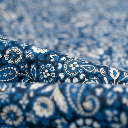 Tela de cachemir y flores detalle