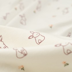 Tela de punto camiseta conejitos detalle