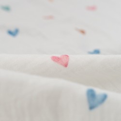 Tela de muselinas corazones de colores detalle