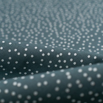 Tela de algodón lluvia de topos detalle azul ceniza oscuro