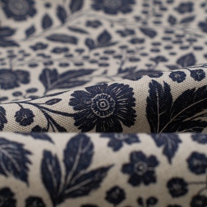 Tela de loneta ramas de flores detalle