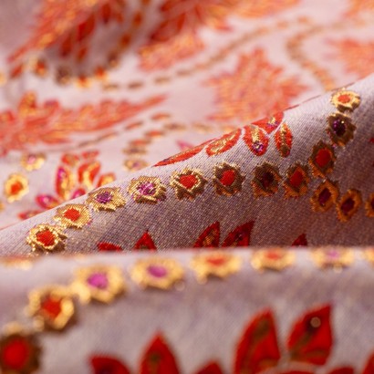 Tela de brocado floral festivo detalle