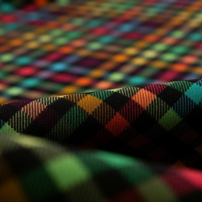 Tela de tergal cuadros fluor detalle