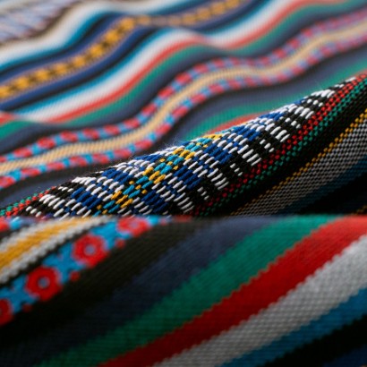 Tela de alpujarra etnica contraste detalle azul