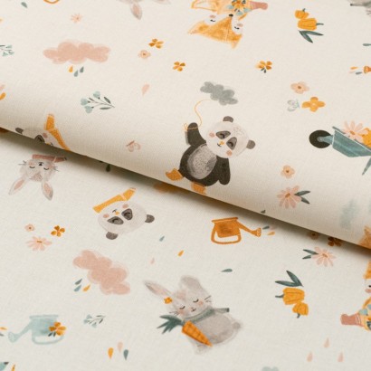 Tela de algodon oso panda en el jardin lomo