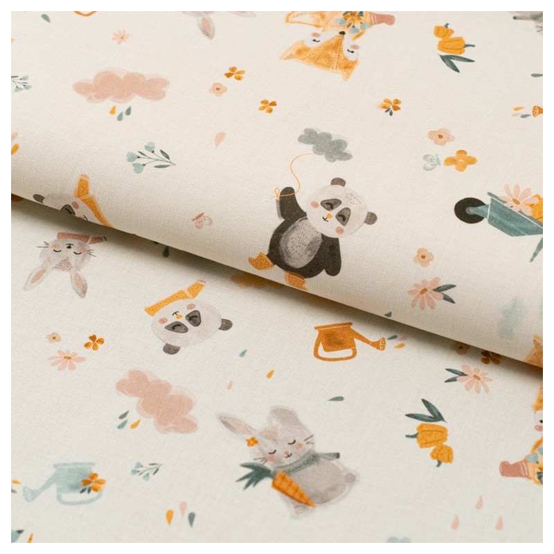 Tela de algodon oso panda en el jardin lomo