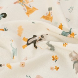 Tela de algodon oso panda en el jardin textura