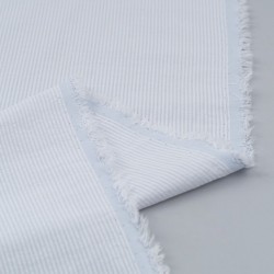 Tela de Seersuker mil rayas azul celeste reves