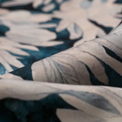 Tela de crepe flores grandes detalle