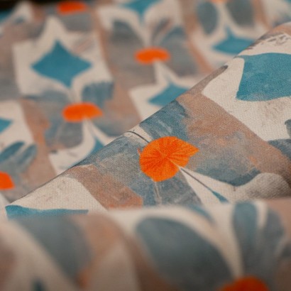 Tela de crepe flores abstractas detalle