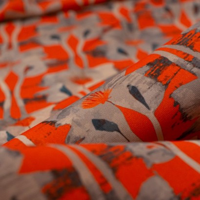 Tela de crepe flores expresivas detalle