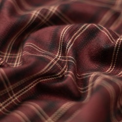 Tela de sarga tartan granate detalle