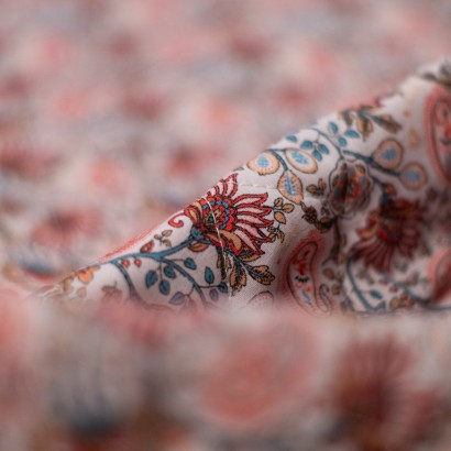 Tela acolchada reversible cachemir detalle coral 