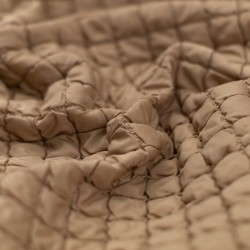 Tela acolchada lisa rombos textura beige